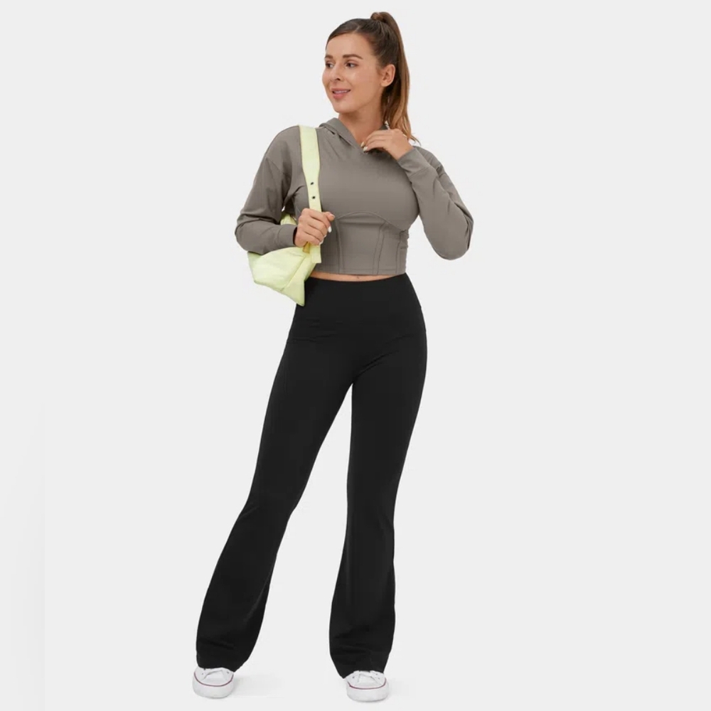 Halara Flares with Back Pocket size M in black